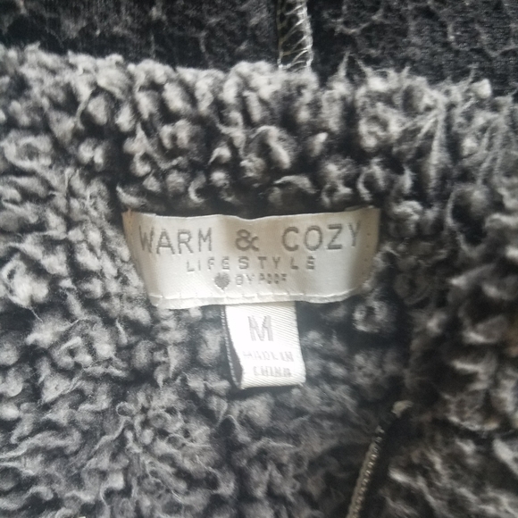 WARM & COZY sherpa zip-up 🖤 - Picture 5 of 5